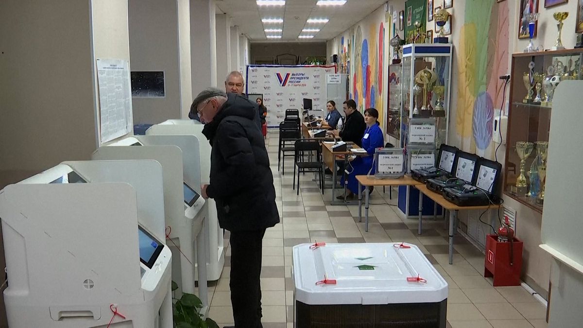 Ruské volby: Účast zatím přes 40procent. Na Krymu chtějí prohlížet voličům tašky